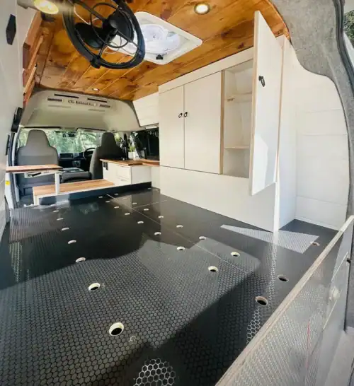 Hexa-Ply film face plywood used in commercial truck